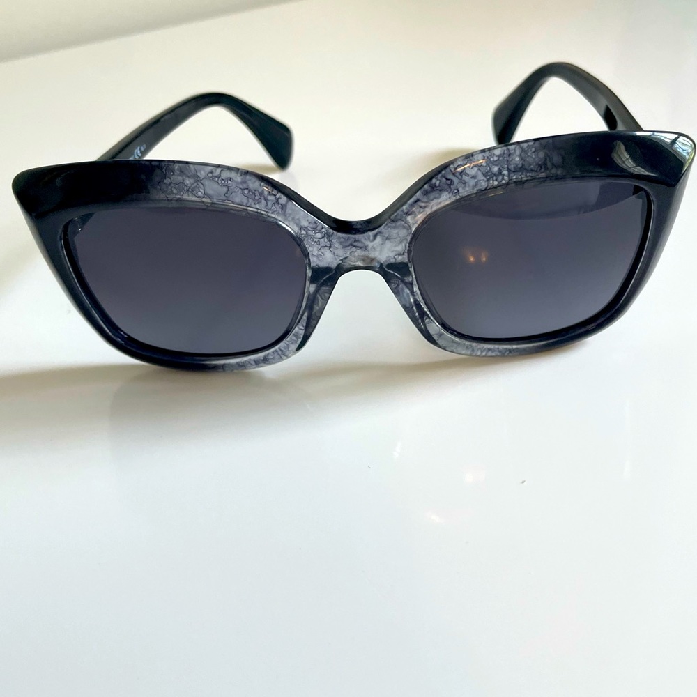 Alexander McQueen butterfly sunglasses new with defects